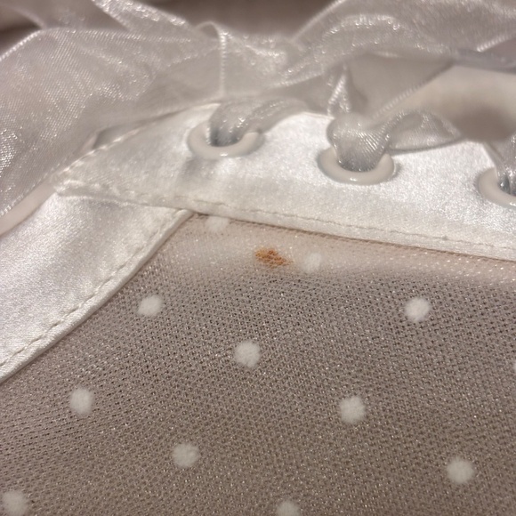 Betsy Johnson SB-Pryce Ivory Sneakers with 3D Flowers 9.5  Lace Up NWT - Picture 6 of 9